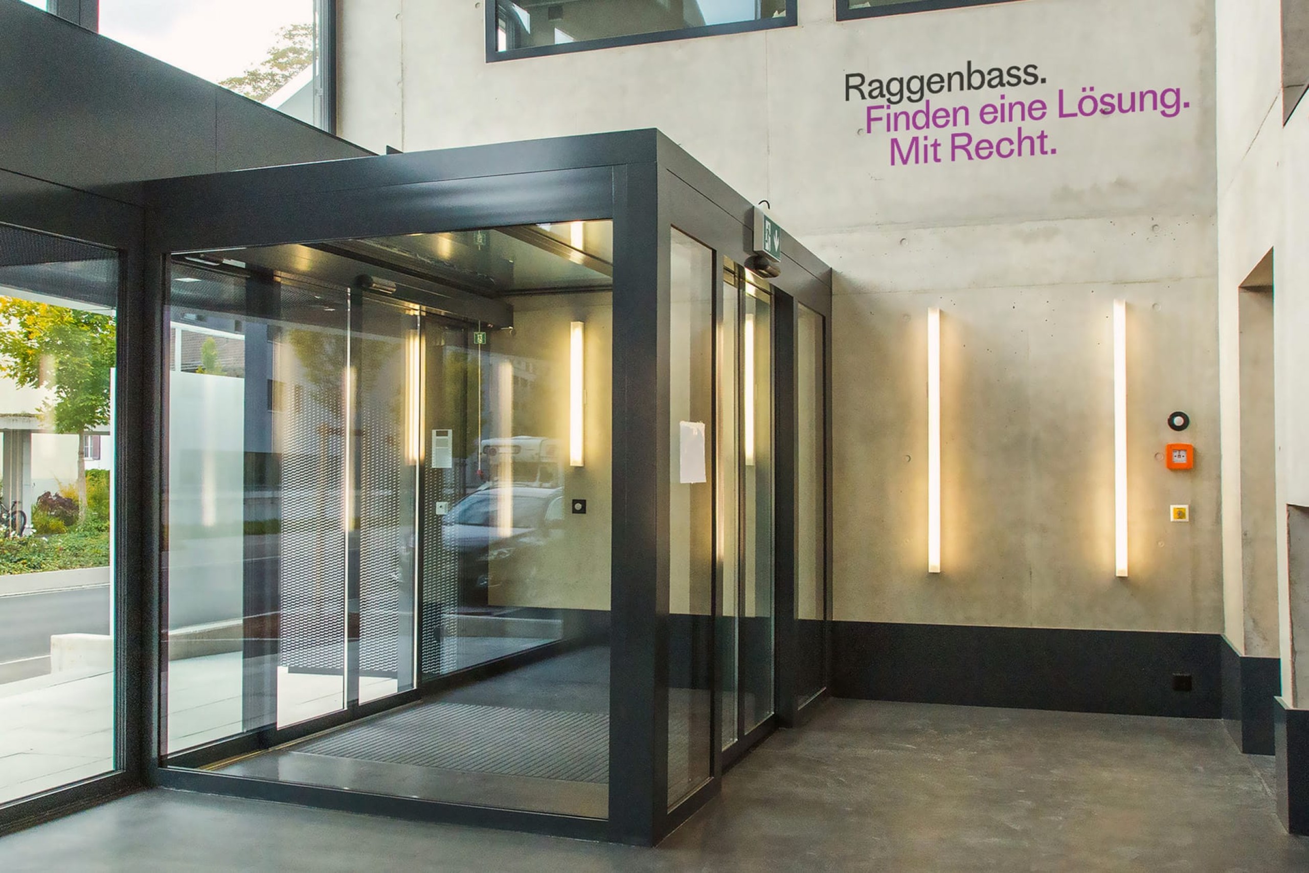 raggenbass_schriftzug-wand.jpg